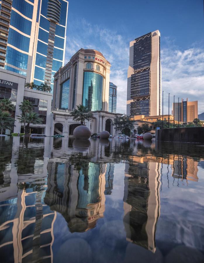 Safi Royal Luxury Valle San Pedro Garza Garcia Экстерьер фото The Petronas Twin Towers, Kuala Lumpur