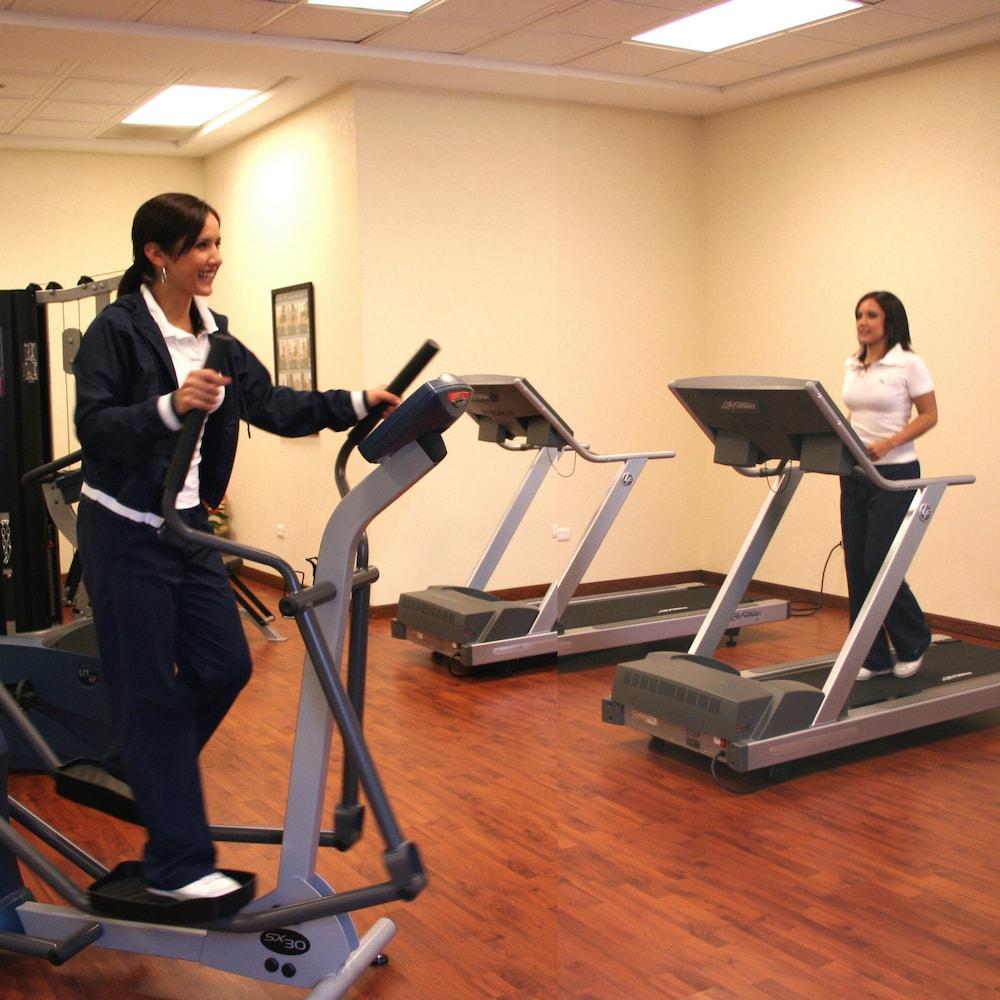 Safi Royal Luxury Valle San Pedro Garza Garcia Экстерьер фото Two women on treadmills