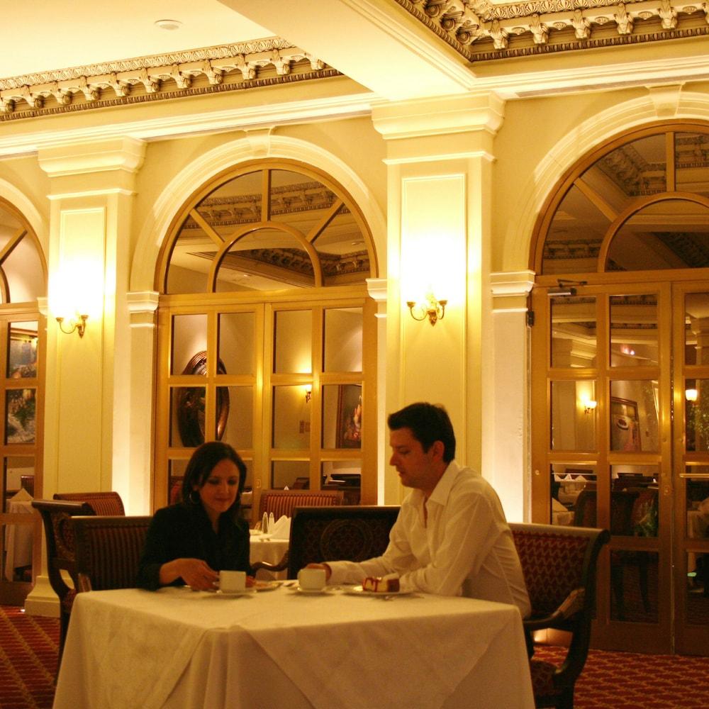 Safi Royal Luxury Valle San Pedro Garza Garcia Экстерьер фото Interior of the restaurant