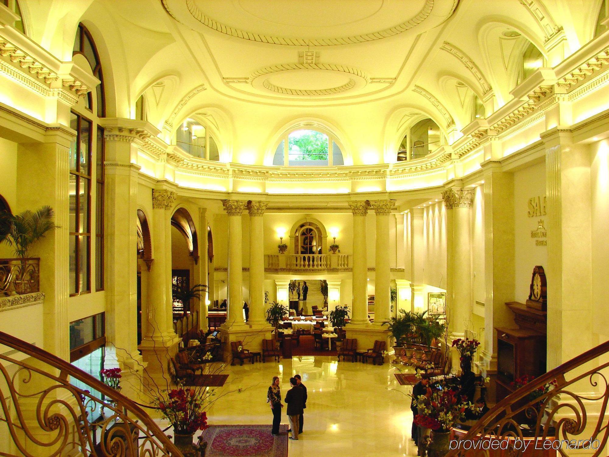 Safi Royal Luxury Valle San Pedro Garza Garcia Интерьер фото The lobby of the hotel