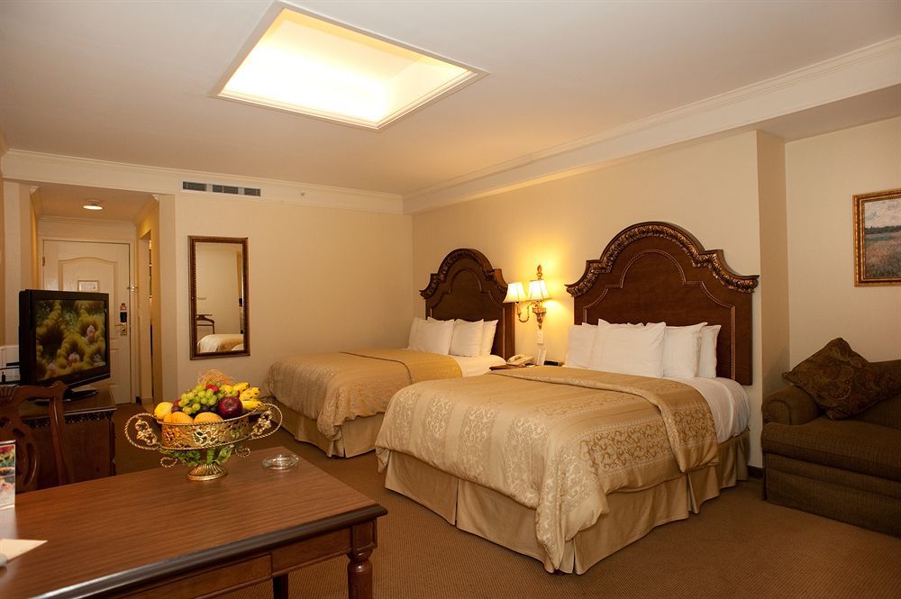 Safi Royal Luxury Valle San Pedro Garza Garcia Экстерьер фото A room at the Inn at the Opera