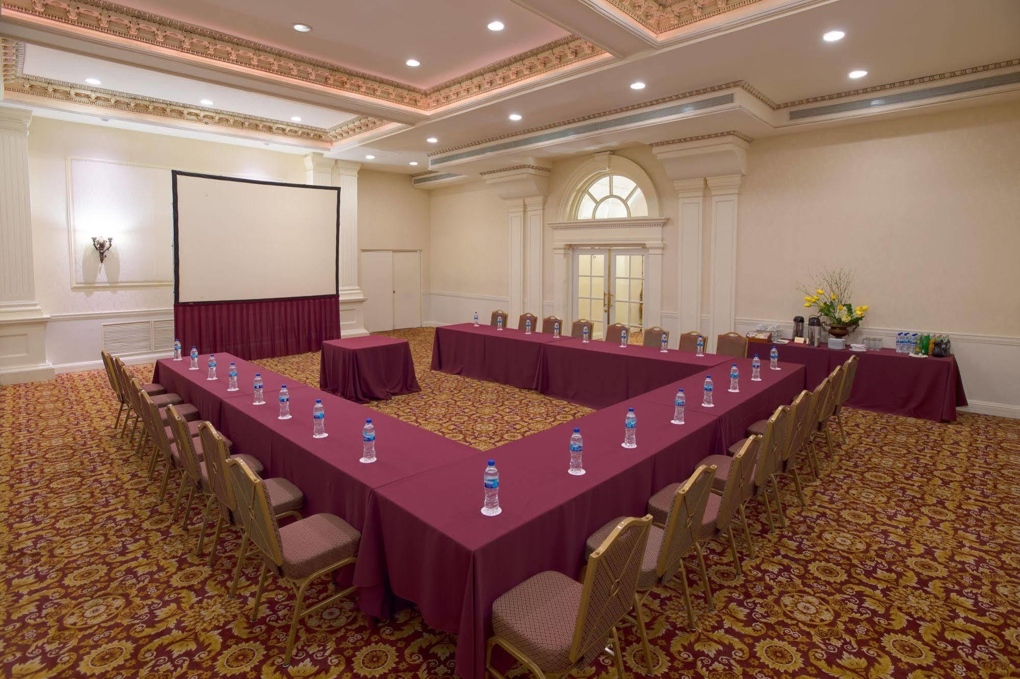 Safi Royal Luxury Valle San Pedro Garza Garcia Экстерьер фото U-shaped table layout